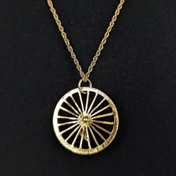 V. Bicycle Wheel Pendant Rope Chain Necklace - Picture 4 of 6